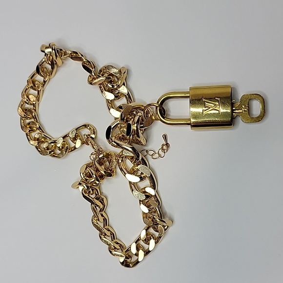 #306 Louis Vuitton Lock+ 2 keys Comes with Un-Branded Chain